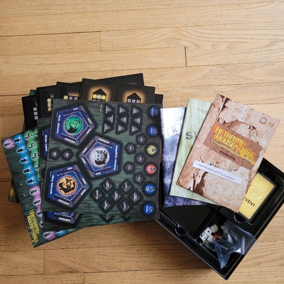Betrayal at the House on the Hill board game - Picture 2 of 4